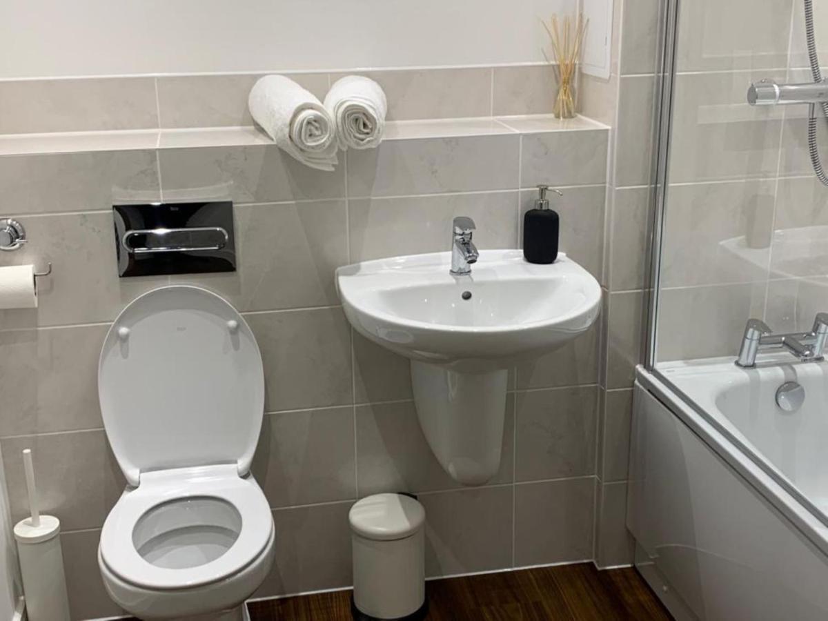 BRAND NEW 2 BED LUXURY APARTMENT No PARTIES No EVENTS West Thurrock Exterior foto