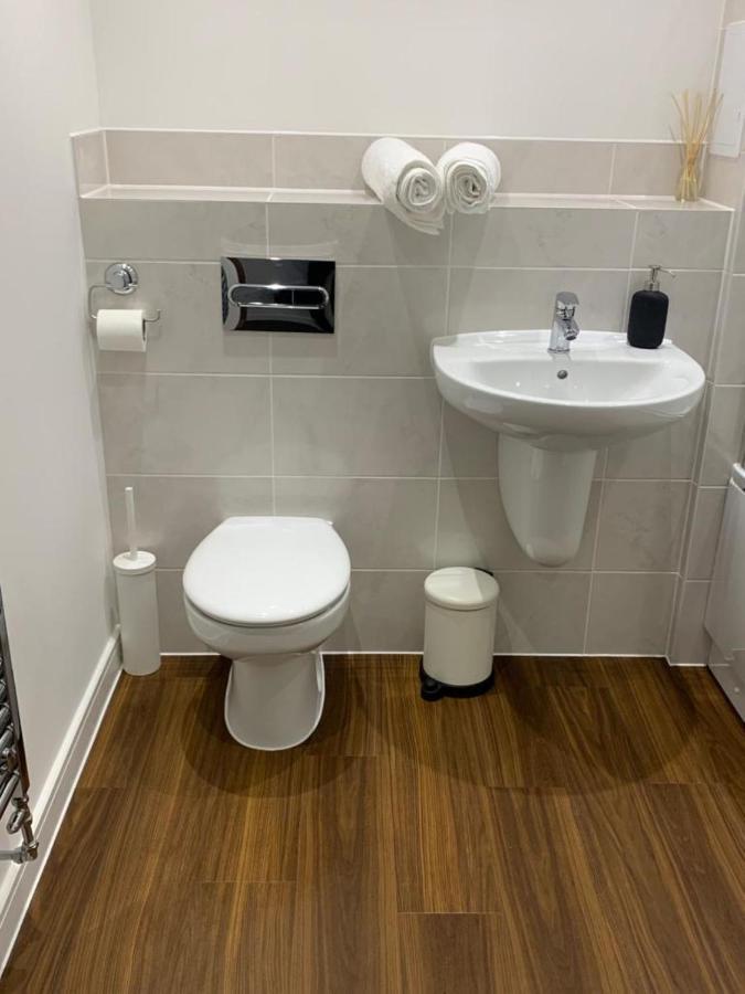 BRAND NEW 2 BED LUXURY APARTMENT No PARTIES No EVENTS West Thurrock Exterior foto