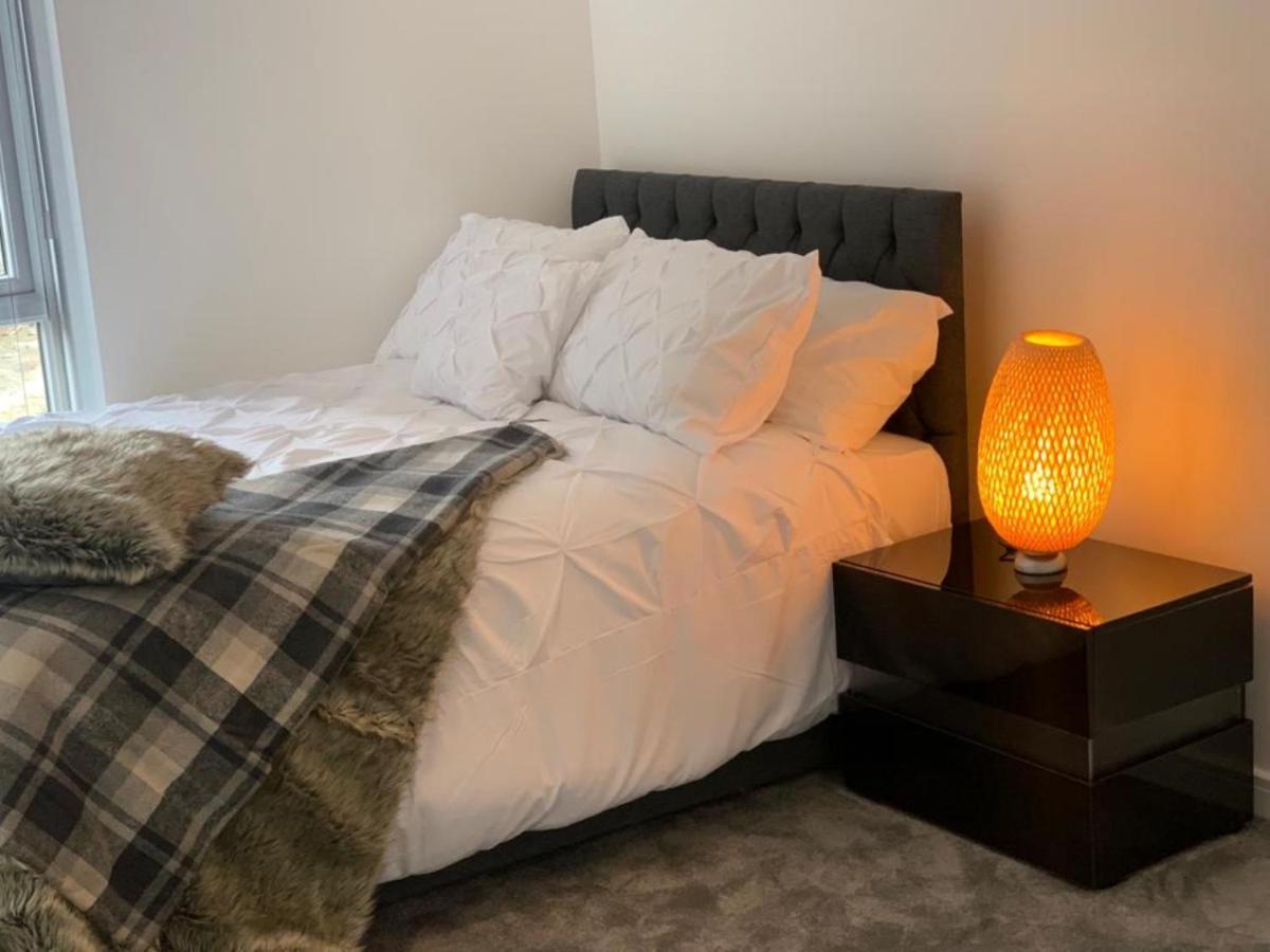 BRAND NEW 2 BED LUXURY APARTMENT No PARTIES No EVENTS West Thurrock Exterior foto