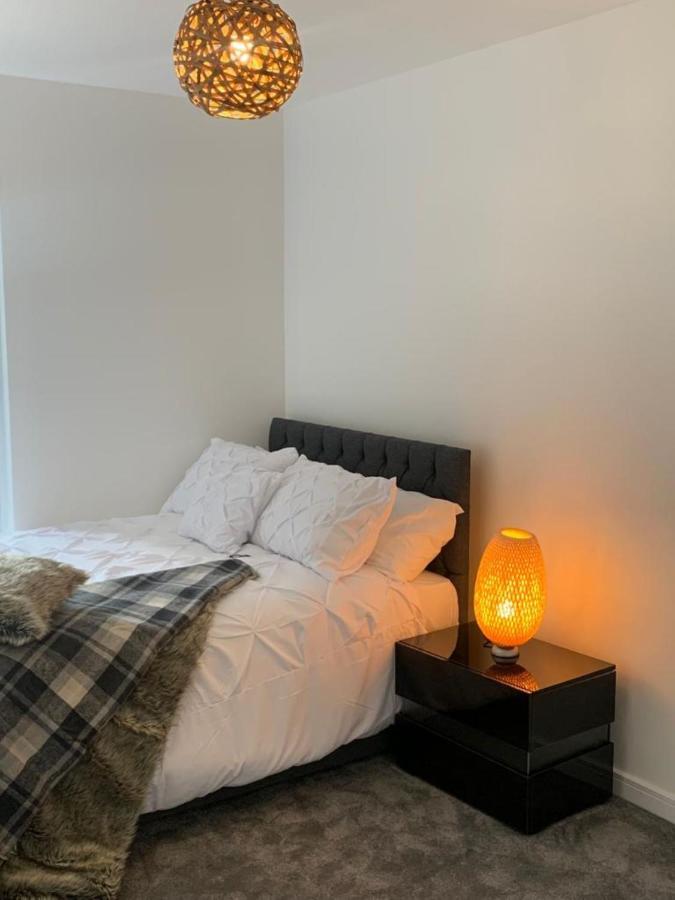 BRAND NEW 2 BED LUXURY APARTMENT No PARTIES No EVENTS West Thurrock Exterior foto